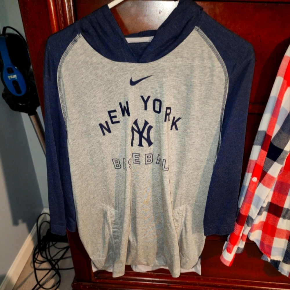 Nike athletes shirt with a hood